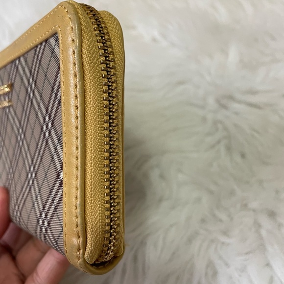 Authentic BURBERRY long zip wallet🌸🦋 - Picture 5 of 16